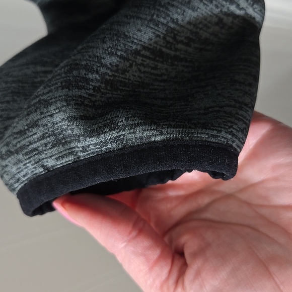 Under Armour Men's Black & Gray Heather Half-Zip Sweater XL - Picture 4 of 5